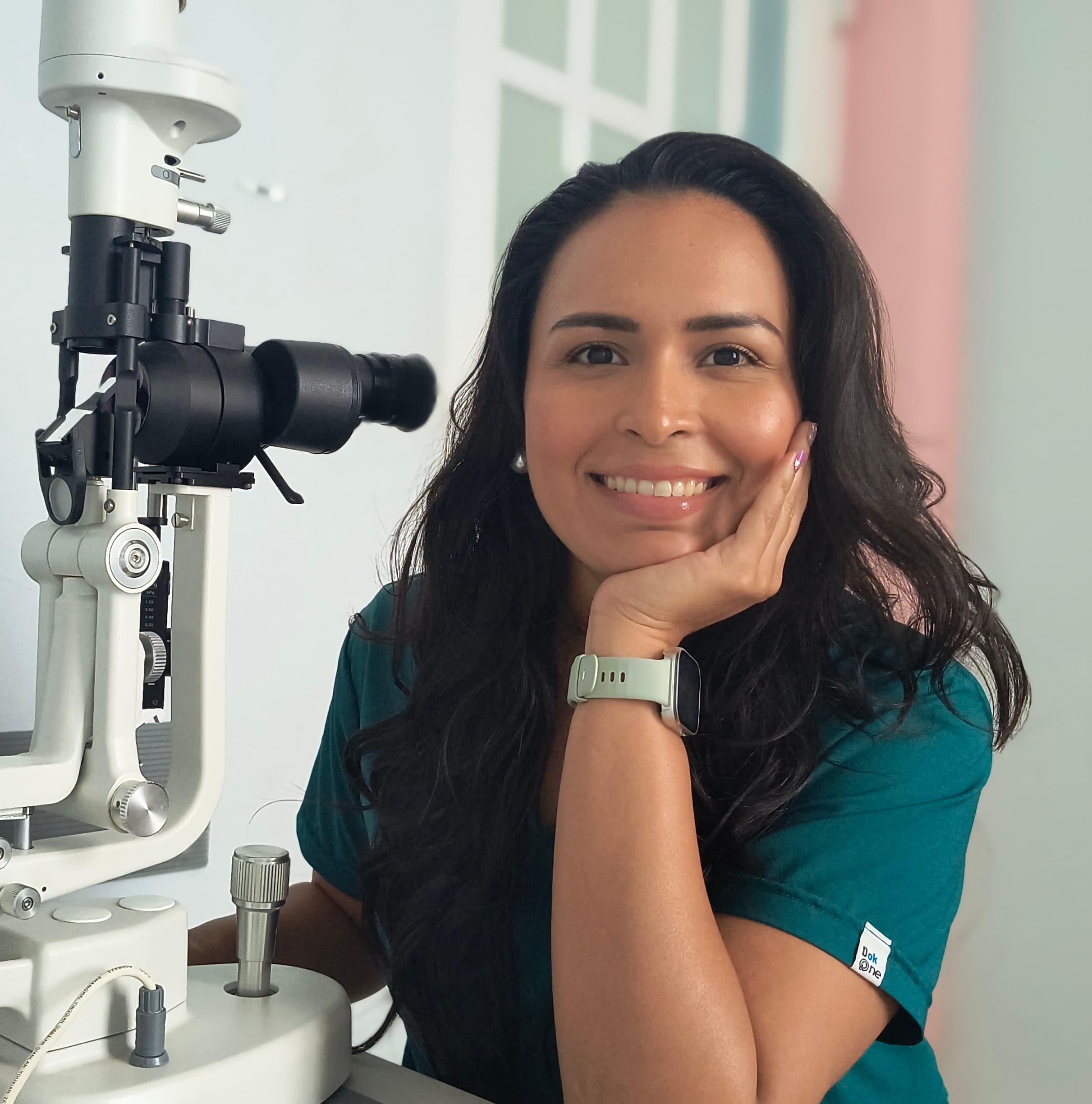 Dra. Angélica Oñate Díaz — Oftalmóloga especialista en retina y vítreo en Guadalajara
